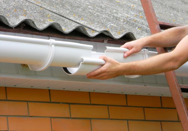 Gutter Hanging in Heber City